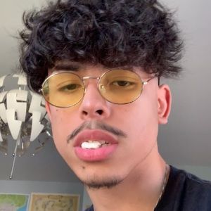 Meet your Posher, Marcos